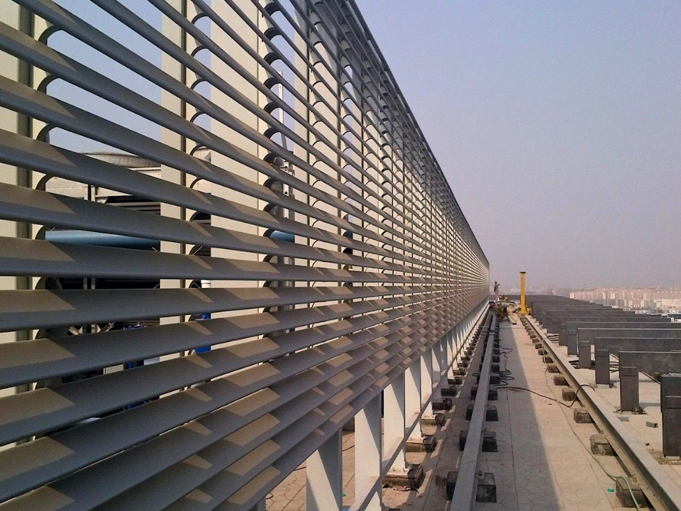 Side view of 84R louver system creating a linear shading solution